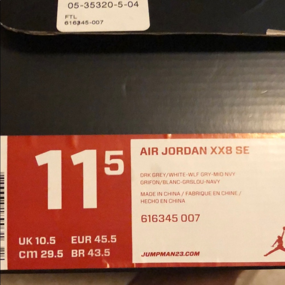 Worn gently on inside court Air Jordan - Picture 5 of 5